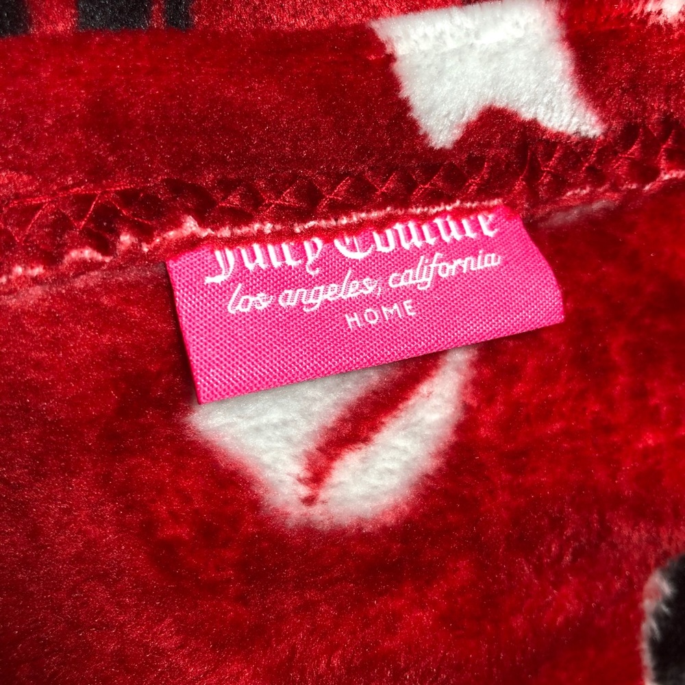 ✨NWT Juicy Couture throw. - Picture 5 of 9